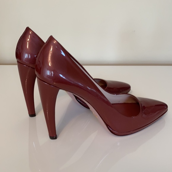 Authentic Prada red leather pumps. - Picture 3 of 8